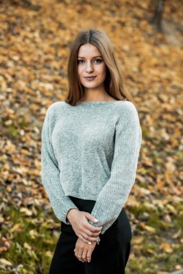 woman in gray long sleeve shirt and black pants